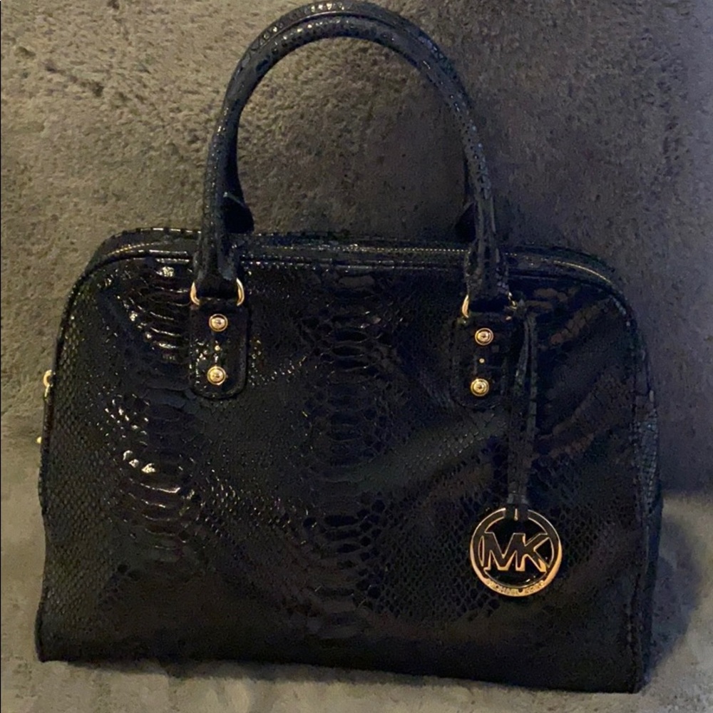 MICHEAL KORS BAG -reposhing in good condition